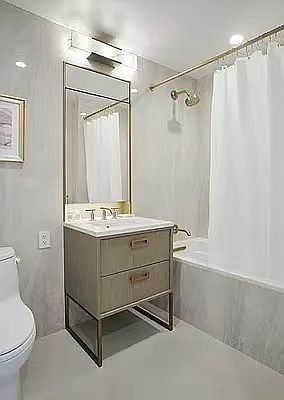 5th image of 3 Court Sq APT 6106