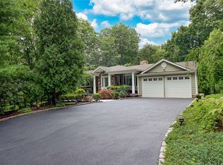 42 Winston Dr, Smithtown, NY 11787