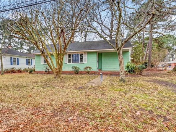 2225 Wintergreen Dr, Chesapeake, VA 23323