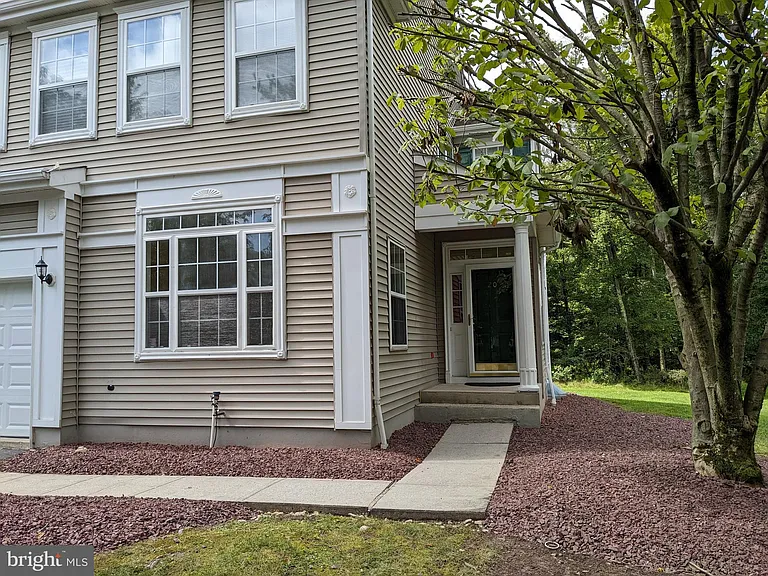 20 Cambridge Ct — Photo 2