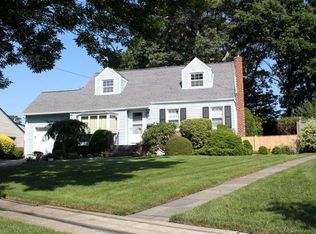 70 Richard Pl, Massapequa Park, NY 11762