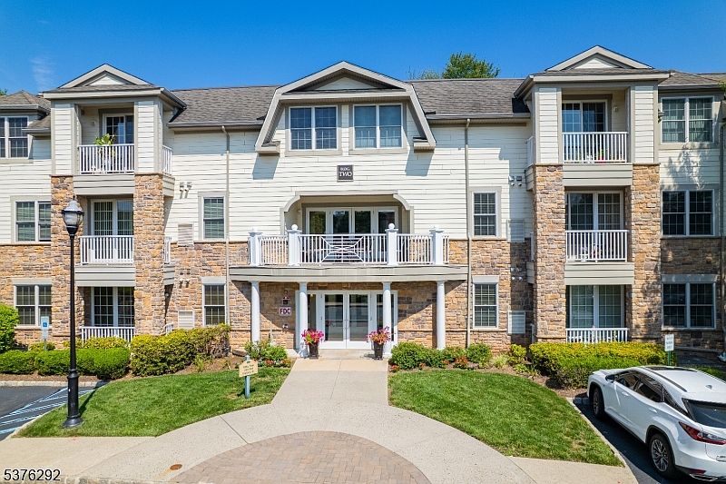 1st image of 274 Victoria Drive #274