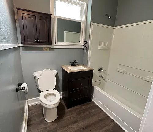 3rd image of 416 Moore St #216