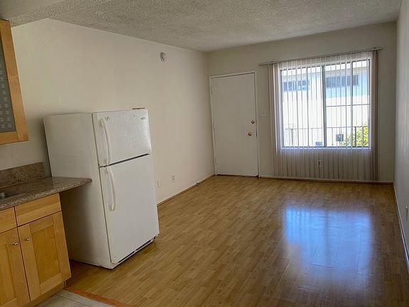 2nd image of 4043 McLaughlin Ave APT 6B