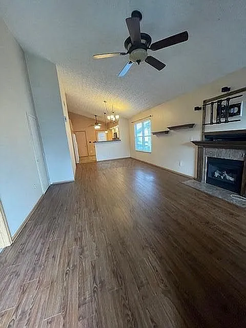 3 bed, 1600 sqft, $2,200 — Photo 2