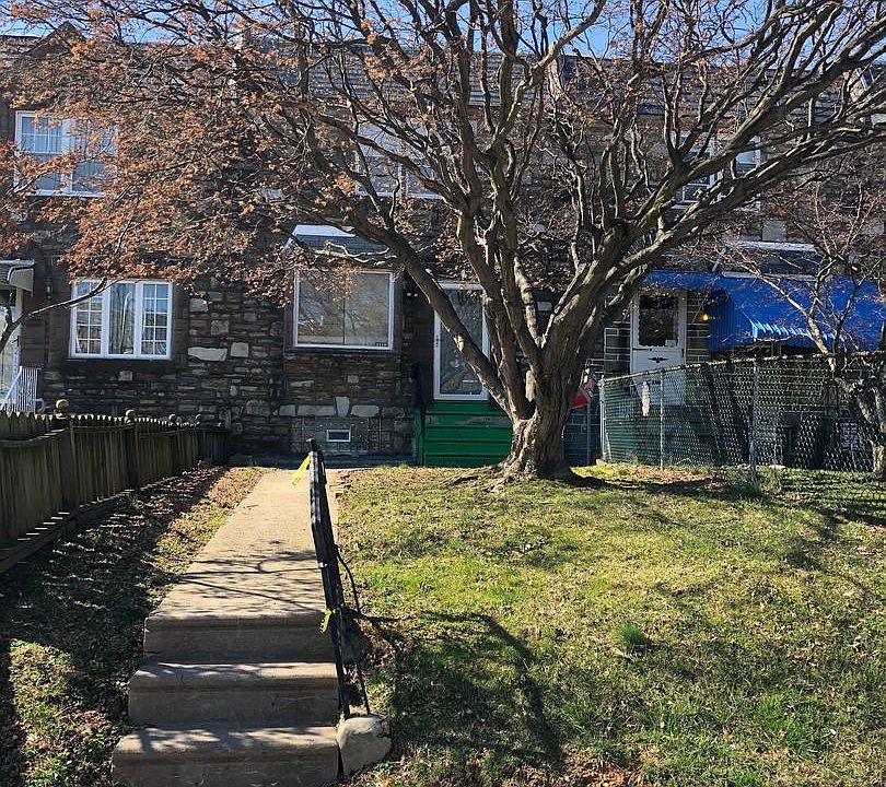 2nd image of 2118 Fanshawe St