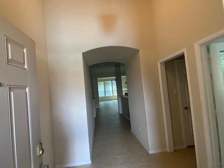 708 Hummingbird Dr — Photo 6