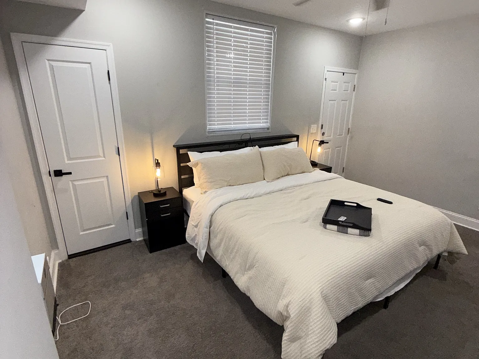 6 bed, 2200 sqft, $900 — Photo 2