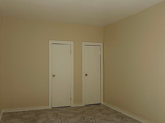 5th image of 2826 Claflin Ave #2