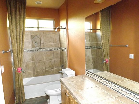 5th image of 208 E Brearley Dr