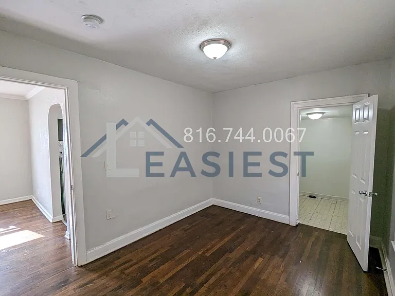 142 N Belmont Blvd — Photo 15