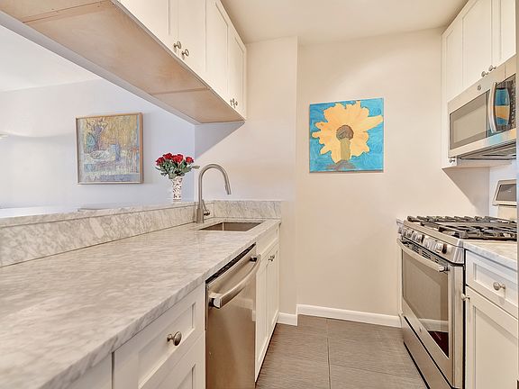 3rd image of 275 W 96th St APT 16B