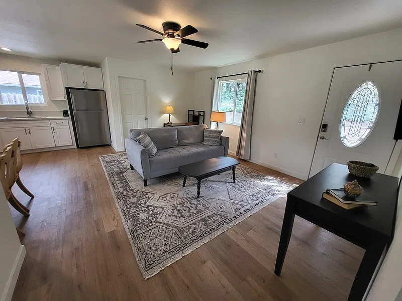 2 bed, 1.0 bath, 749 sqft, $2,500 — Photo 4