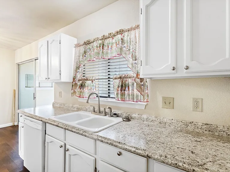 4907 Dare Ln — Photo 10