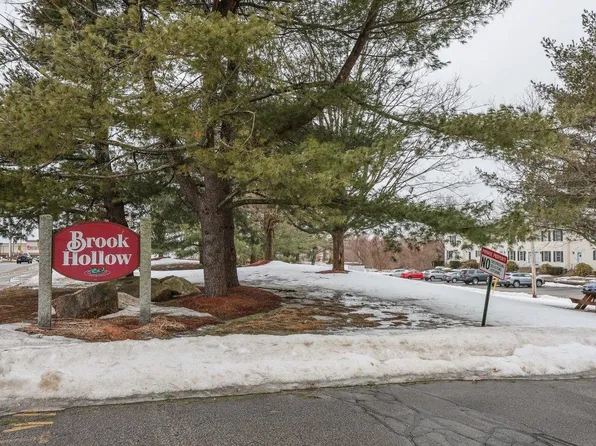 26 Brook Hollow Way, Manchester, NH 03103