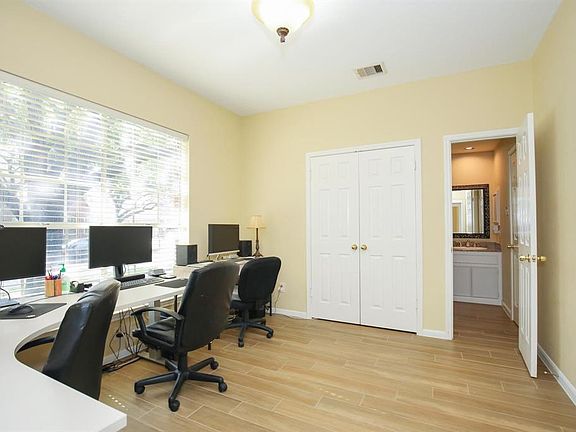 5th image of 2211 Belle Grove Dr