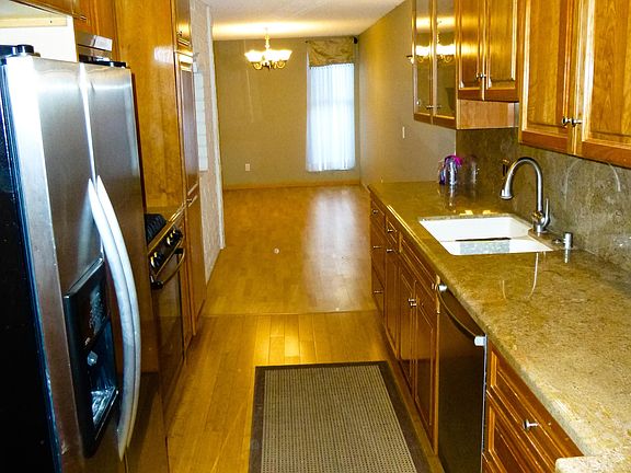 4th image of 5330 Lindley Ave Unit 204