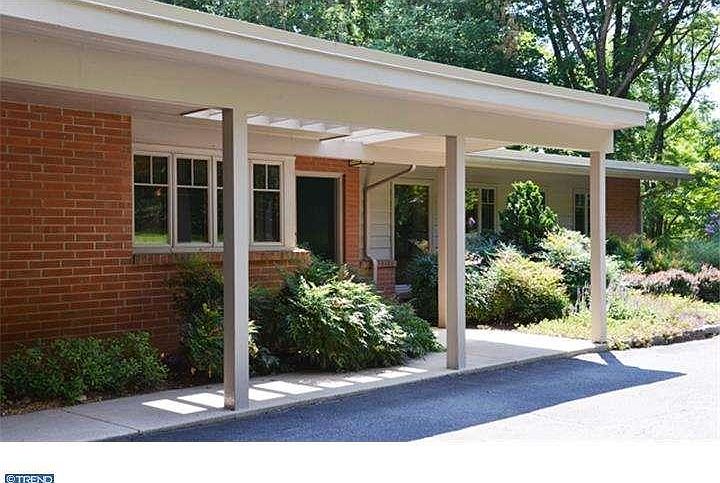 2nd image of 208 N Spring Valley Rd