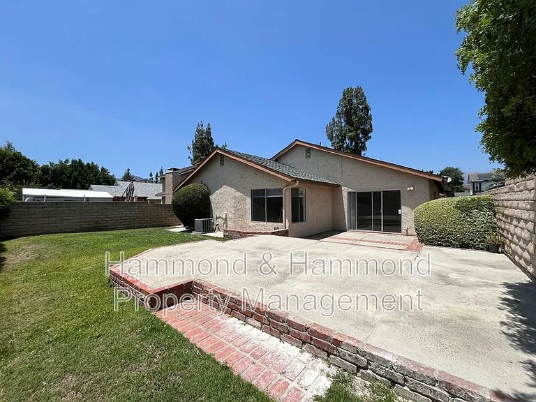 21812 Vintage St — Photo 30