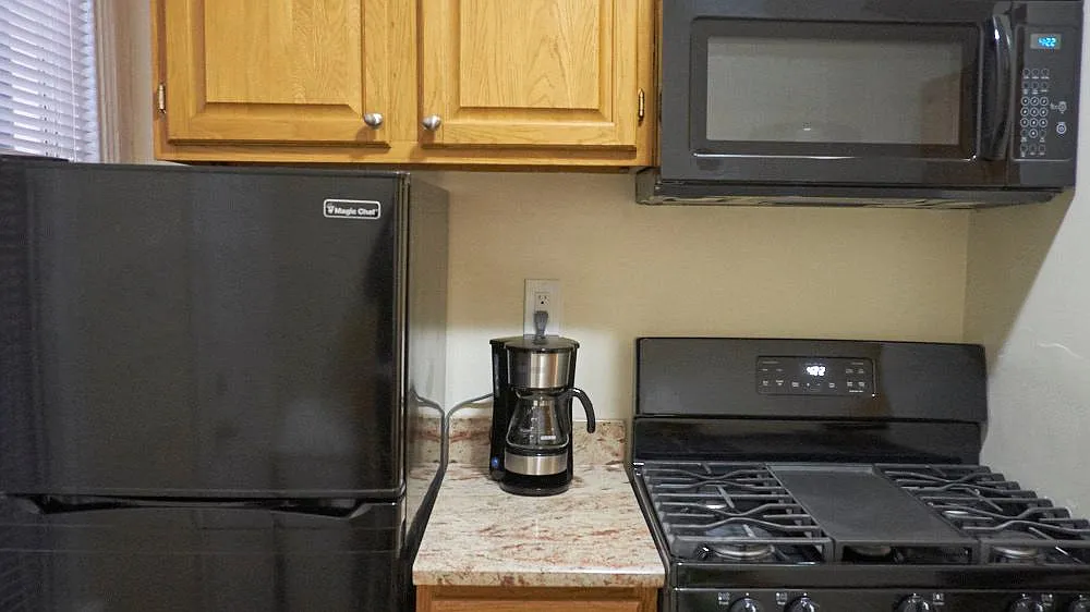2 bed, 800 sqft, $2,500 — Photo 3