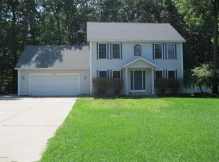 15004 Arborwood Dr, Grand Haven, MI 49417