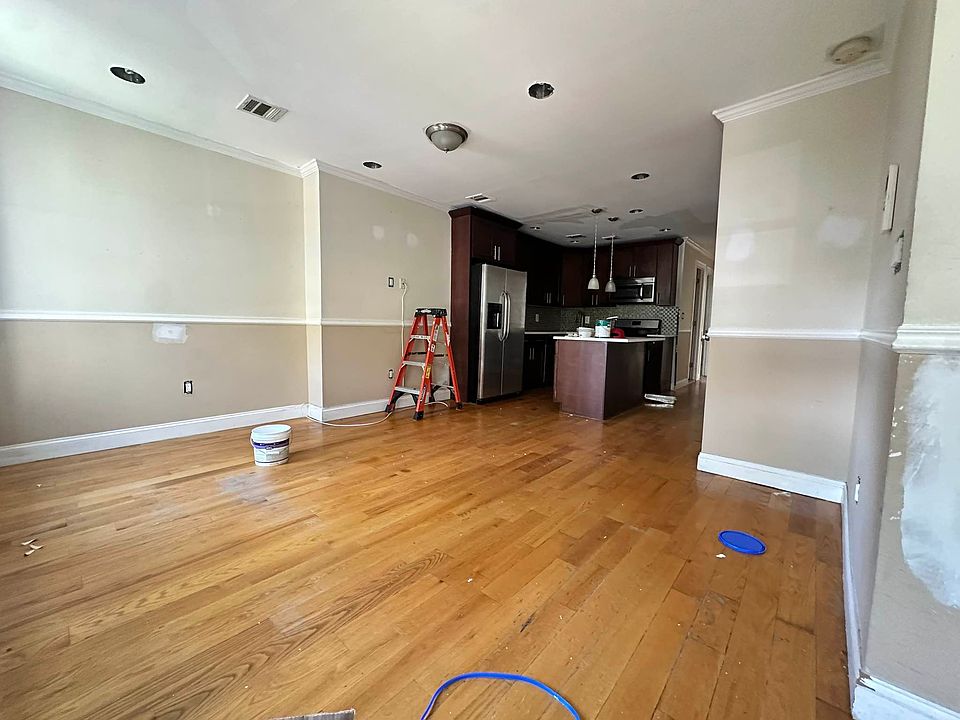 1st image of 108 Somers St #2