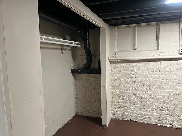 2nd BR. Closet is 72" wide and has a curtain door now.