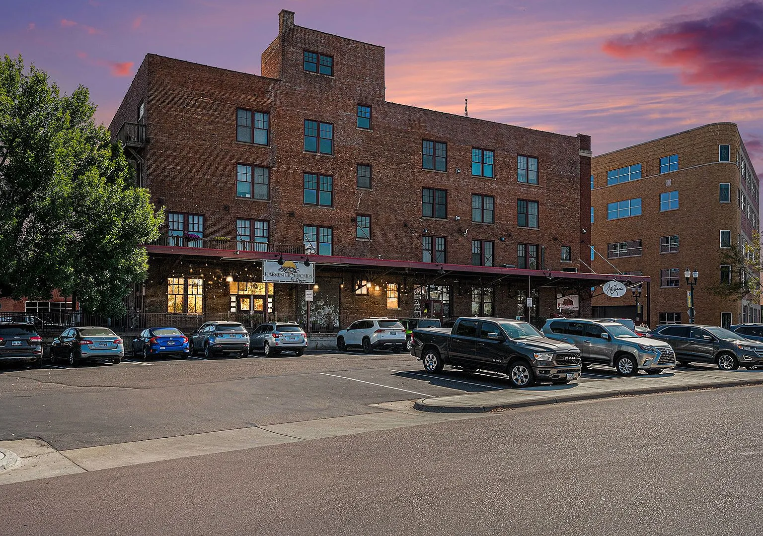 Historic Lofts next door to Steel District and Levitt — Photo 1