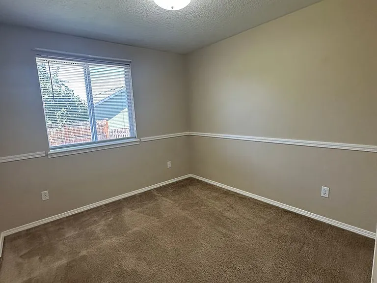 3025 SW Reindeer Ave — Photo 11