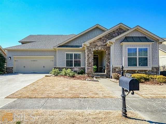Delightful 5 bedroom, 3.5 bath Craftsman-inspired ranch in Seasons Preserve at Hickory Flat