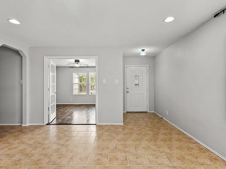140 Katie Ct — Photo 10