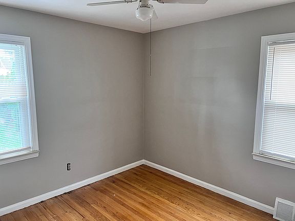 4th image of 19989 Strathmoor St