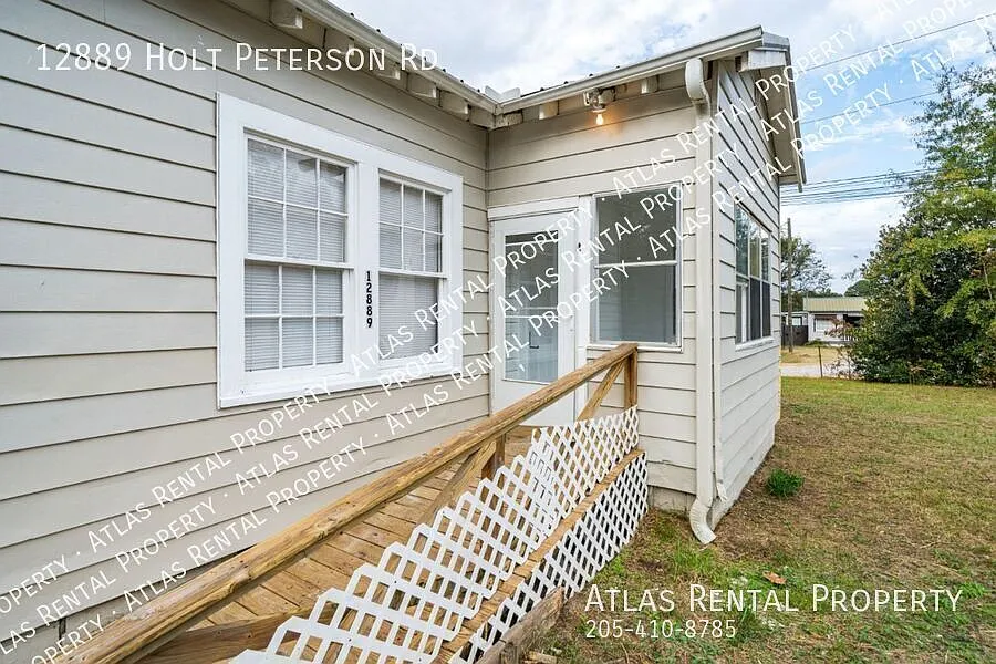 Move In Promo: $250 Off First Month's Rent! Beautiful 3 Bedroom Home- Must See!! — Photo 4