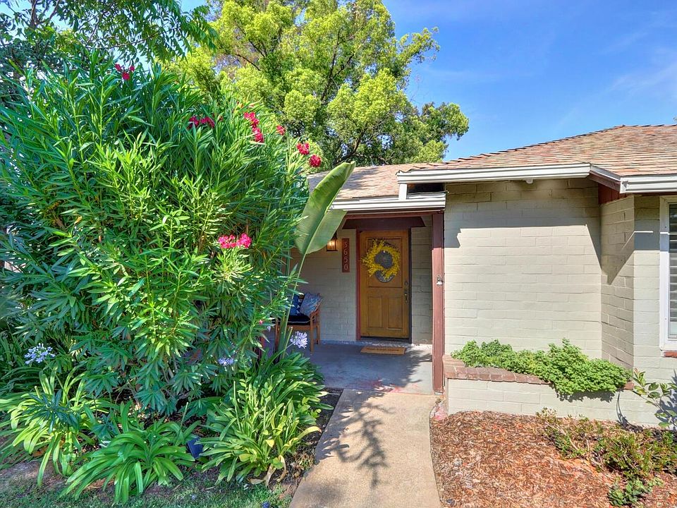 2nd image of 3650 E Country Club Ln