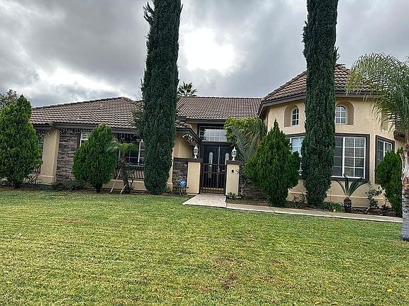 2nd image of 938 Alexandra Dr