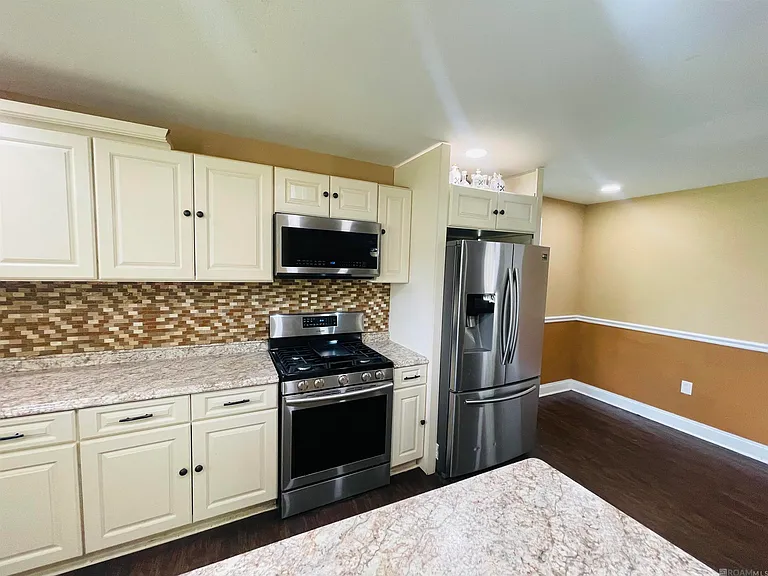 4036 Ridgemont Dr — Photo 22