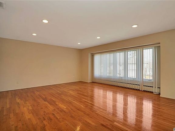 5th image of 14 Chestnut Dr