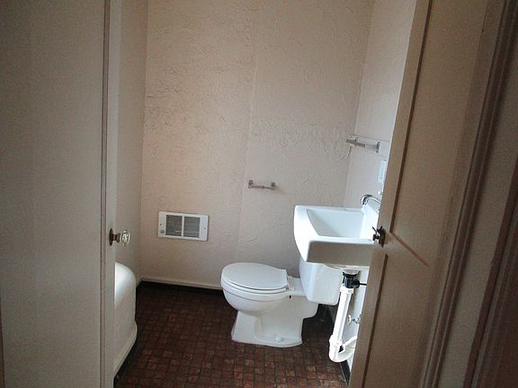 5th image of 104 S Main St #211