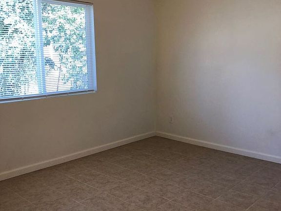3rd image of 2103 Carrere St #B