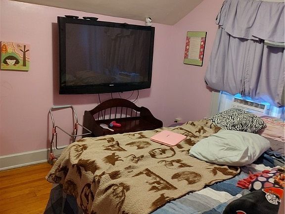 3rd image of 1028 Kenilworth Ave