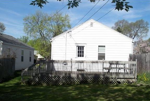 Fenced Back Yard Photo 1