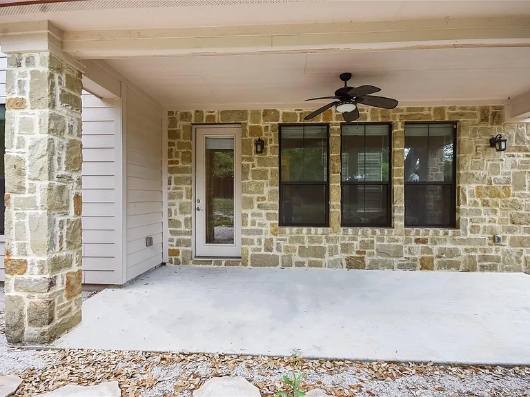 18400 Lakepoint Cv — Photo 22