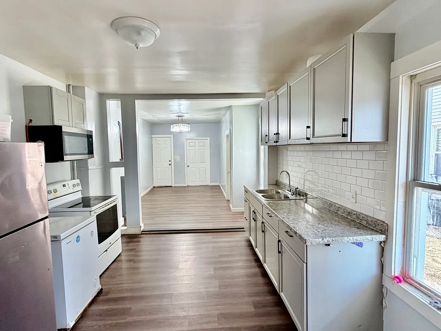 3 bed, $1,600 — Photo 3