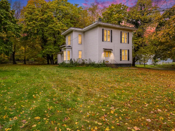 9585 Douglas Ave, Plainwell, MI 49080
