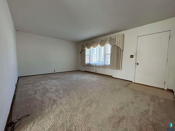 2nd image of 609 S Annway Dr
