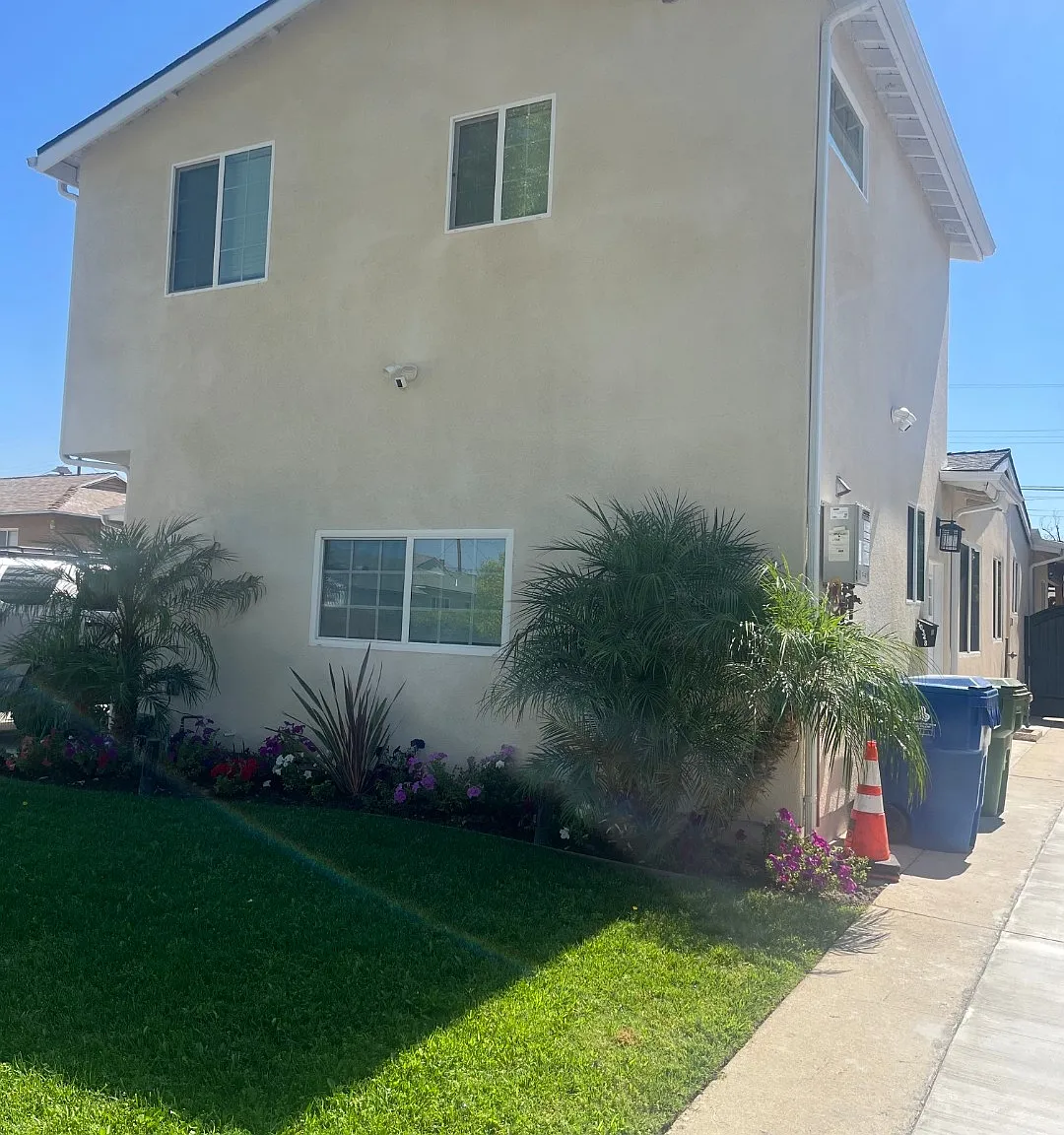 2 bed, 1.5 bath, 840 sqft, $2,499 — Photo 1