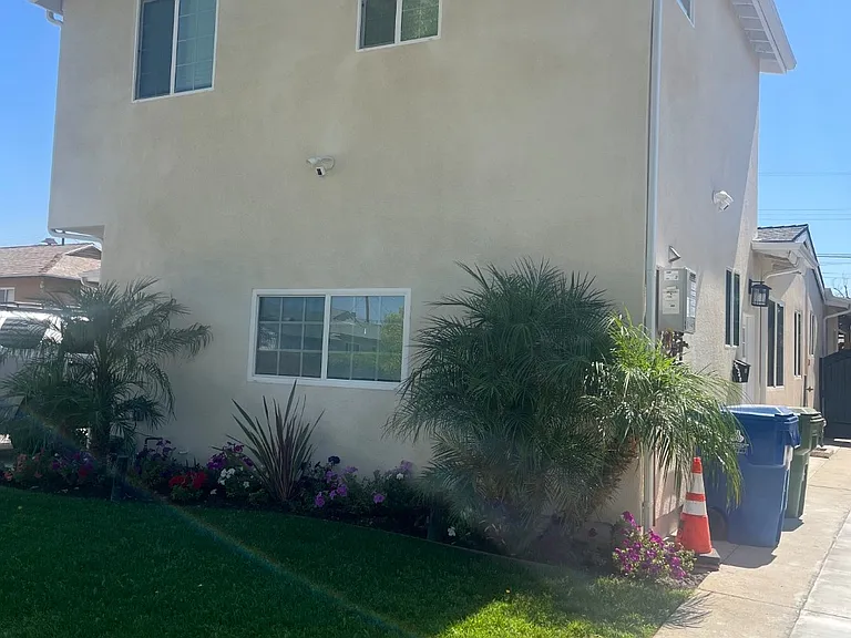 10348 Montgomery Ave — Photo 1