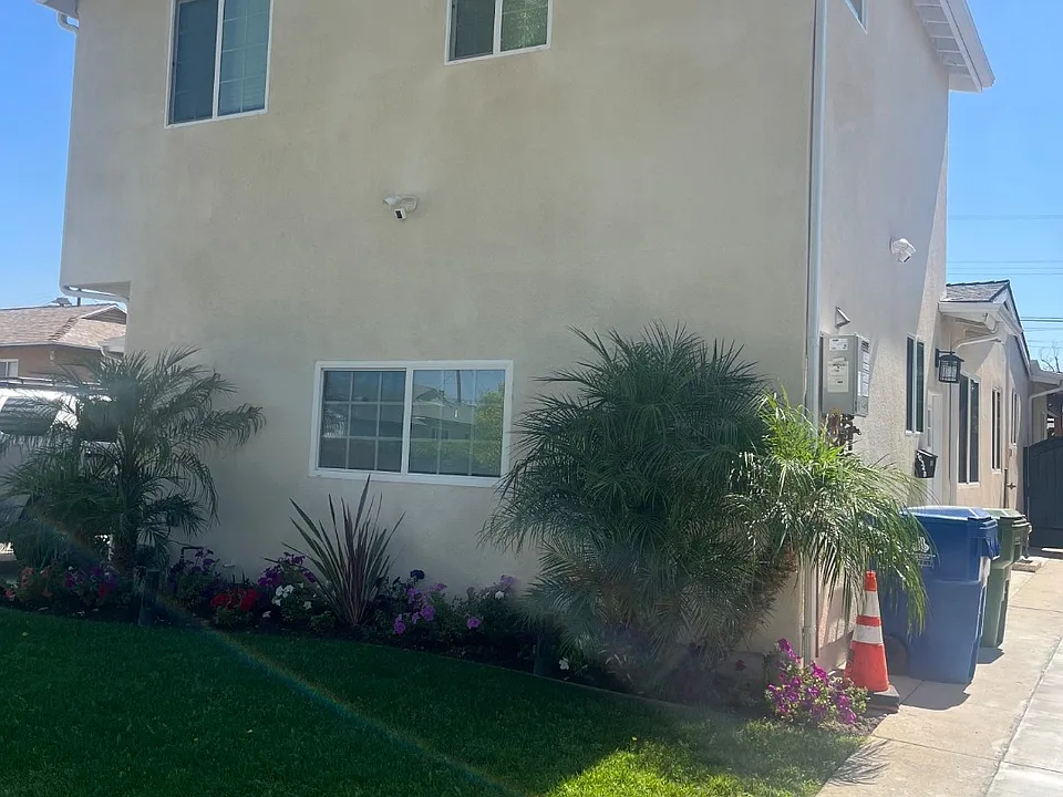 10348 Montgomery Ave