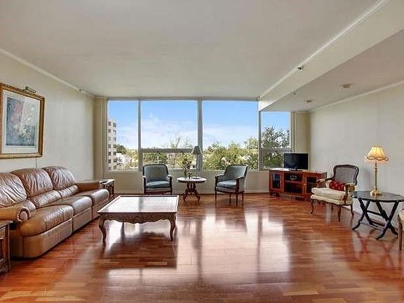 4th image of 2100 Saint Charles Ave APT 6D