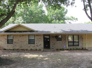 424 Martin St, Bonham, TX 75418